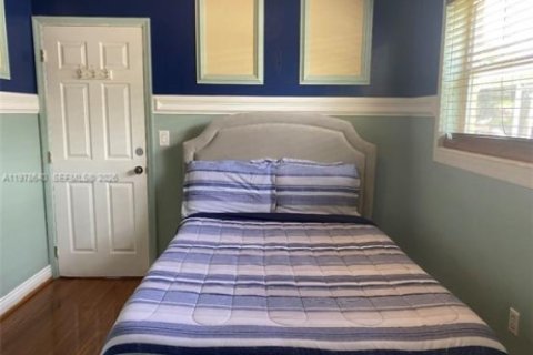 House in Miramar, Florida 3 bedrooms, 185.25 sq.m. № 2044483 - photo 18