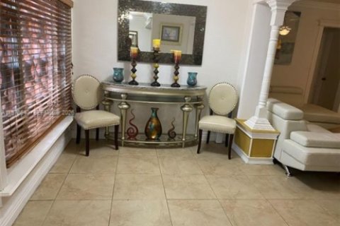 House in Miramar, Florida 3 bedrooms, 185.25 sq.m. № 2044483 - photo 15