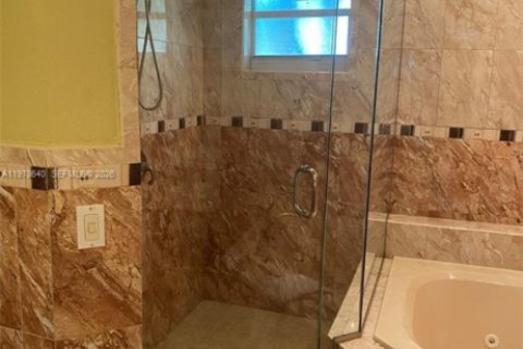 House in Miramar, Florida 3 bedrooms, 185.25 sq.m. № 2044483 - photo 11