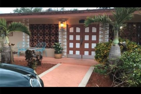 House in Miramar, Florida 3 bedrooms, 185.25 sq.m. № 2044483 - photo 3