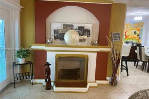 House in Miramar, Florida 3 bedrooms, 185.25 sq.m. № 2044483 - photo 6