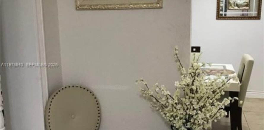 House in Miramar, Florida 3 bedrooms, 185.25 sq.m. № 2044483