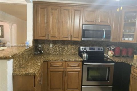 House in Miramar, Florida 3 bedrooms, 185.25 sq.m. № 2044483 - photo 19