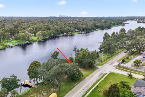 Купить земельный участок в Темпл-Террас, Флорида № 1905692 - фото 14