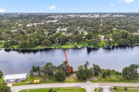 Купить земельный участок в Темпл-Террас, Флорида № 1905692 - фото 11