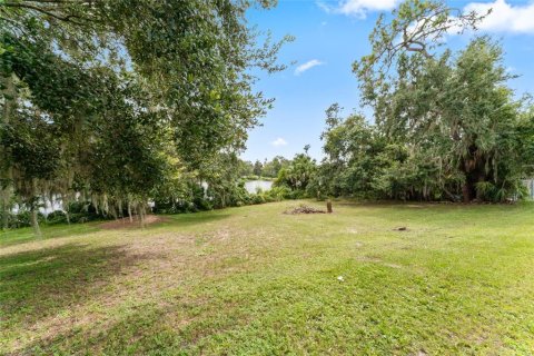 Купить земельный участок в Темпл-Террас, Флорида № 1905692 - фото 4