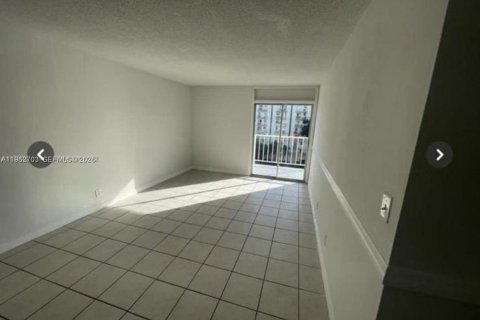 Copropriété à louer à Miami, Floride: 1 chambre, 56.21 m2 № 2023820 - photo 2