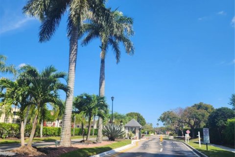 Condominio en venta en Tamarac, Florida, 2 dormitorios, 76.83 m2 № 1726645 - foto 2