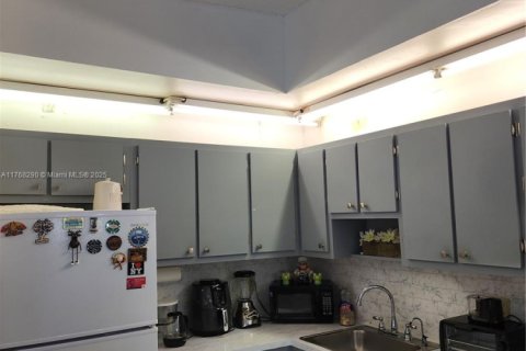 Condominio en venta en Tamarac, Florida, 2 dormitorios, 76.83 m2 № 1726645 - foto 12
