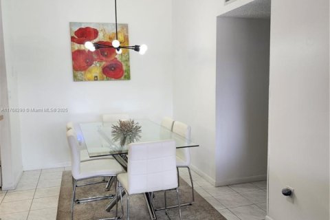 Condominio en venta en Tamarac, Florida, 2 dormitorios, 76.83 m2 № 1726645 - foto 9