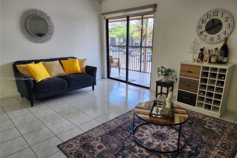 Condominio en venta en Tamarac, Florida, 2 dormitorios, 76.83 m2 № 1726645 - foto 5