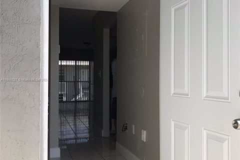 Condo in Miami, Florida, 3 bedrooms № 2088862 - photo 3