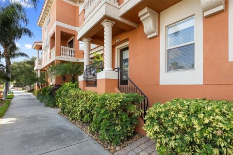Townhouse in Tampa, Florida 2 bedrooms, 186.18 sq.m. № 2198554 - photo 4