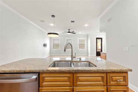 Townhouse in Tampa, Florida 2 bedrooms, 186.18 sq.m. № 2198554 - photo 15