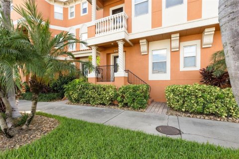 Townhouse in Tampa, Florida 2 bedrooms, 186.18 sq.m. № 2198554 - photo 3