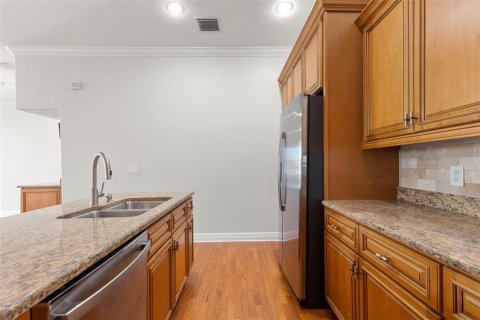 Townhouse in Tampa, Florida 2 bedrooms, 186.18 sq.m. № 2198554 - photo 14