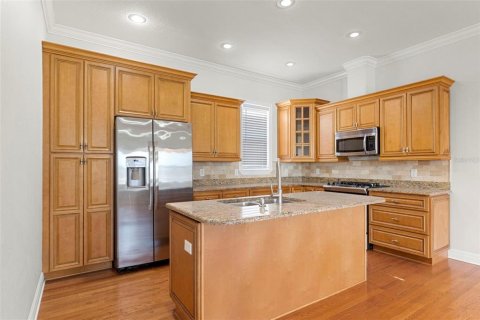 Townhouse in Tampa, Florida 2 bedrooms, 186.18 sq.m. № 2198554 - photo 12