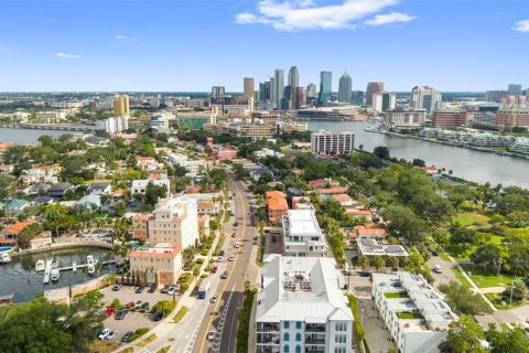 Townhouse in Tampa, Florida 2 bedrooms, 186.18 sq.m. № 2198554 - photo 2