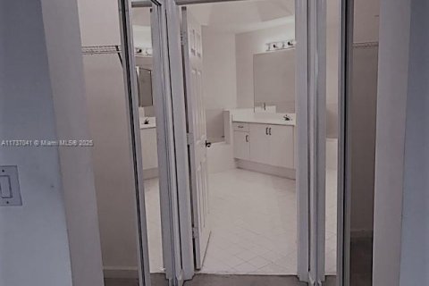 Купить таунхаус в Дорал, Флорида 2 комнаты, 194.91м2, № 1960833 - фото 7