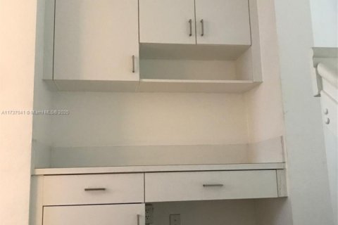 Купить таунхаус в Дорал, Флорида 2 комнаты, 194.91м2, № 1960833 - фото 9