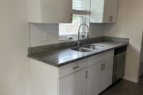 Appartement à louer à Tampa, Floride: 3 chambres, 178.37 m2 № 2421806 - photo 2
