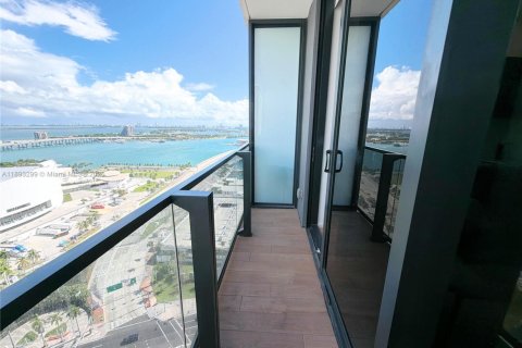 Condo in Miami, Florida, 1 bedroom  № 2035577 - photo 16