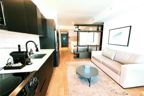Condo in Miami, Florida, 1 bedroom  № 2035577 - photo 10