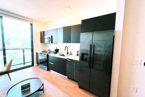 Condo in Miami, Florida, 1 bedroom  № 2035577 - photo 13