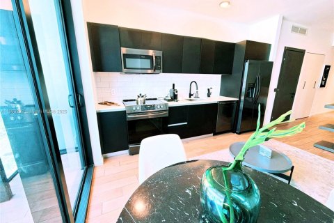 Condo in Miami, Florida, 1 bedroom  № 2035577 - photo 11