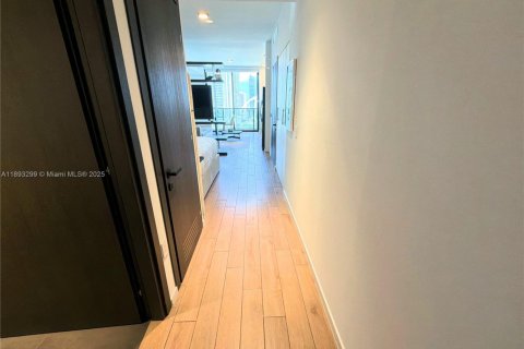 Condo in Miami, Florida, 1 bedroom  № 2035577 - photo 3