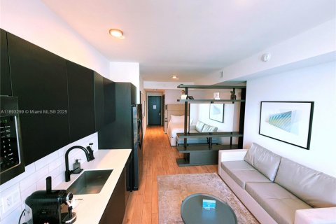 Condo in Miami, Florida, 1 bedroom  № 2035577 - photo 9