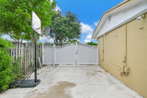 Casa en venta en Hollywood, Florida, 4 dormitorios, 164.72 m2 № 2401466 - foto 30
