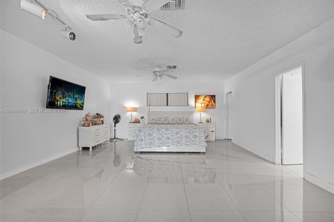 Casa en venta en Hollywood, Florida, 4 dormitorios, 164.72 m2 № 2401466 - foto 15
