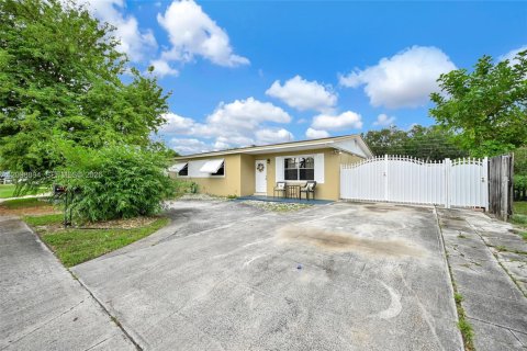Casa en venta en Hollywood, Florida, 4 dormitorios, 164.72 m2 № 2401466 - foto 4