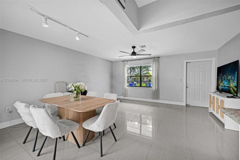 Casa en venta en Hollywood, Florida, 4 dormitorios, 164.72 m2 № 2401466 - foto 8