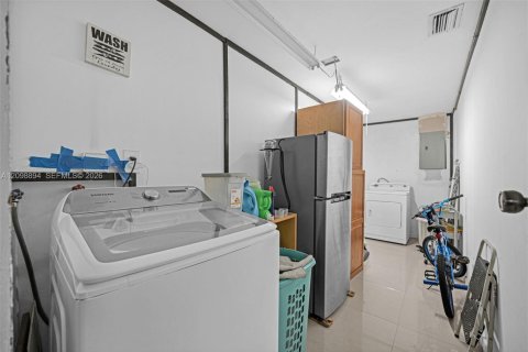 Casa en venta en Hollywood, Florida, 4 dormitorios, 164.72 m2 № 2401466 - foto 29