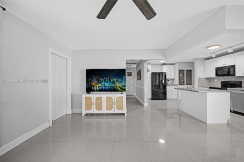 Casa en venta en Hollywood, Florida, 4 dormitorios, 164.72 m2 № 2401466 - foto 6