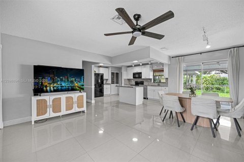 Casa en venta en Hollywood, Florida, 4 dormitorios, 164.72 m2 № 2401466 - foto 5