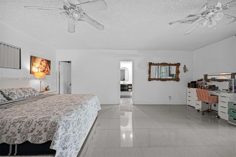 Casa en venta en Hollywood, Florida, 4 dormitorios, 164.72 m2 № 2401466 - foto 16