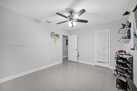 Casa en venta en Hollywood, Florida, 4 dormitorios, 164.72 m2 № 2401466 - foto 24