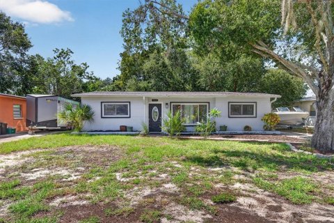 House in Tarpon Springs, Florida 3 bedrooms, 112.97 sq.m. № 2394234 - photo 2