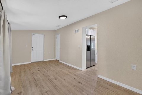 House in Tarpon Springs, Florida 3 bedrooms, 112.97 sq.m. № 2394234 - photo 14