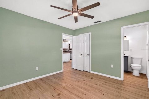 House in Tarpon Springs, Florida 3 bedrooms, 112.97 sq.m. № 2394234 - photo 18