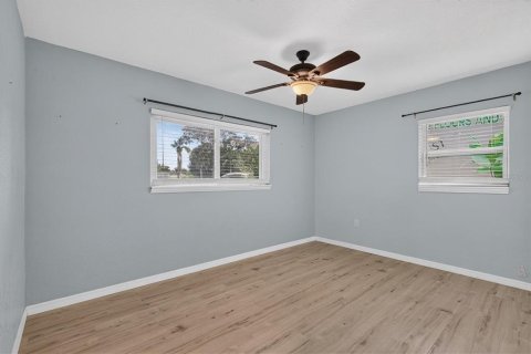 House in Tarpon Springs, Florida 3 bedrooms, 112.97 sq.m. № 2394234 - photo 21