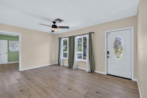 House in Tarpon Springs, Florida 3 bedrooms, 112.97 sq.m. № 2394234 - photo 7