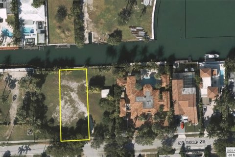 Land in Miami, Florida № 2076196