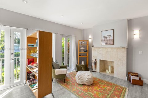 House in Coral Gables, Florida 3 bedrooms, 229.65 sq.m. № 1832406 - photo 8