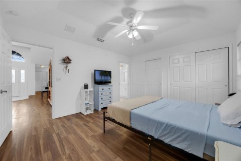 House in Tavares, Florida 4 bedrooms, 177.16 sq.m. № 1812539 - photo 23