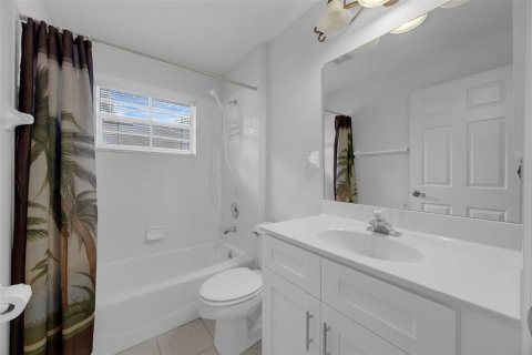 House in Tavares, Florida 4 bedrooms, 177.16 sq.m. № 1812539 - photo 28