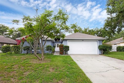 House in Tavares, Florida 4 bedrooms, 177.16 sq.m. № 1812539 - photo 1